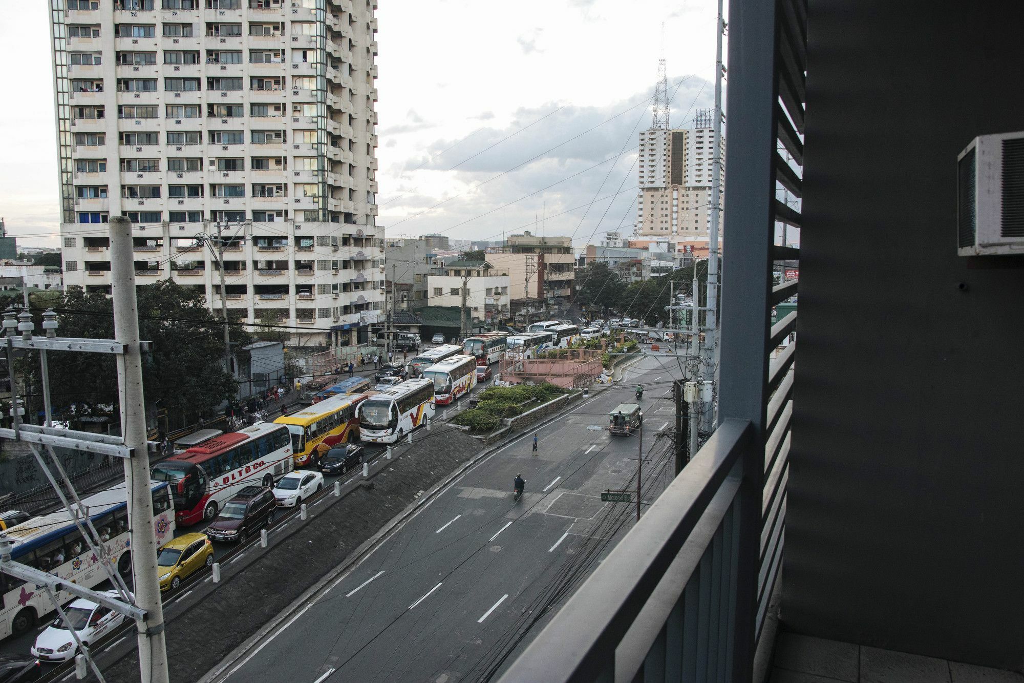 Reddoorz Plus @ Buendia Ave Makati Makati City Екстериор снимка